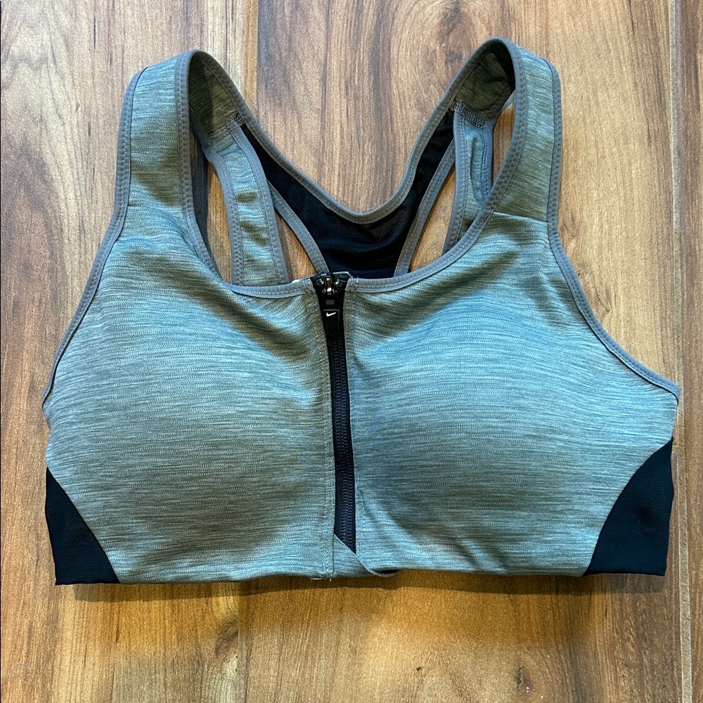 Nike Women's Shape Zip High-Support Sports Bra